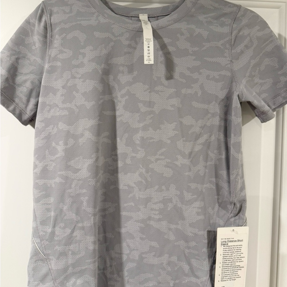 lululemon athletica Long Distance Short Sleeve Gray Camo Shirt Size 4